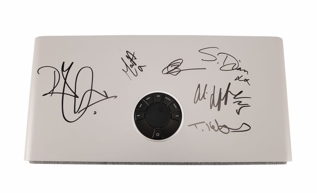 ROBERT PLANT - Nordoff and Robbins Collection: R3S Ruark Radio Autographed by Robert Plant, Suzi: ROBERT PLANT - Nordoff and Robbins Collection: R3S Ruark Radio Autographed by Robert Plant, Suzi Dian, Matt Worley, Tony Kelsey, Oli Jefferson, Tony Kelsey and Barney Morse-Brown All hammer price proc