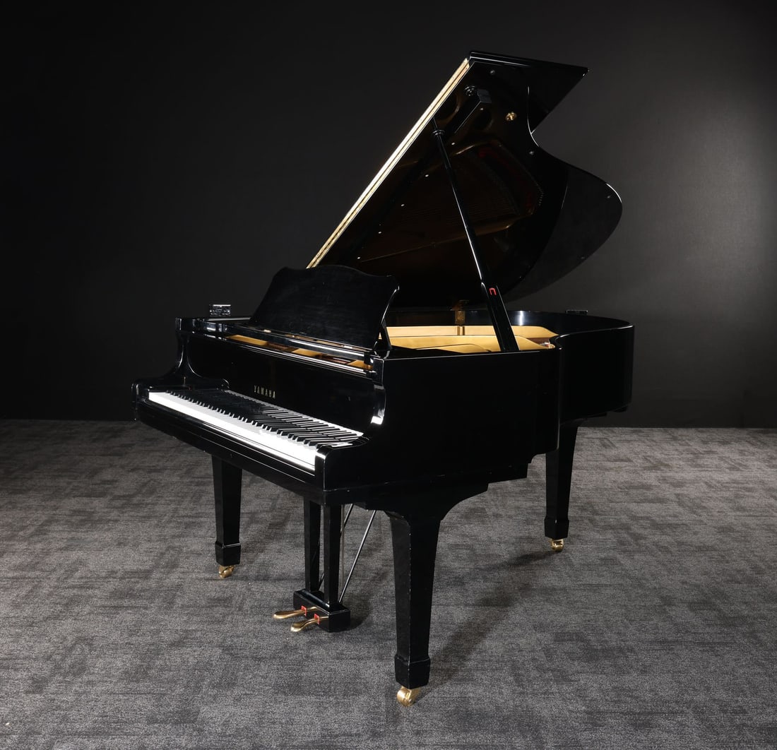 QUEEN - The Reinhold Mack Collection: Musicland Studios' Yamaha C3 Grand Piano Played by Freddie (1 of 4)