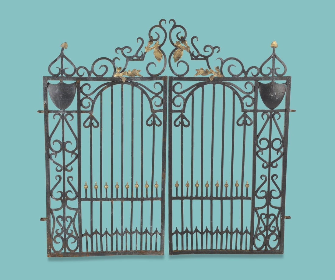 WALLACE & GROMIT: THE CURSE OF THE WERE-RABBIT (2005) - Tottington Hall Gates and Stone Planter (1 of 4)