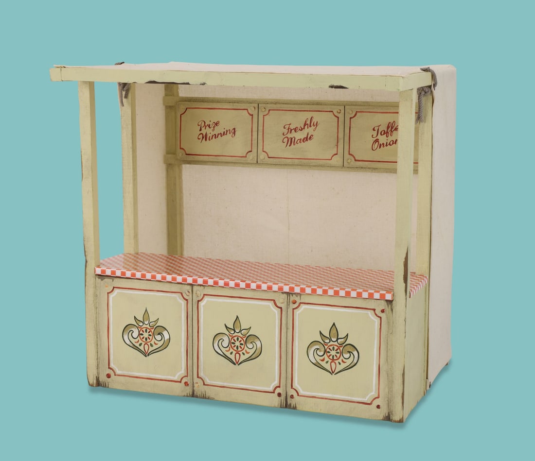WALLACE & GROMIT: THE CURSE OF THE WERE-RABBIT (2005) - Toffee Onion Fairground Stall (1 of 4)