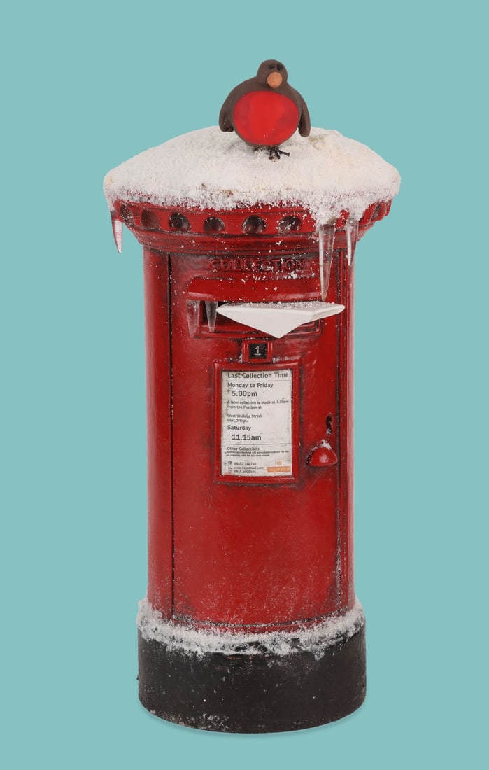 WALLACE & GROMIT (2010) - Royal Mail's 2010 Christmas 1st Class Stamps Post Box with Robin (1 of 4)