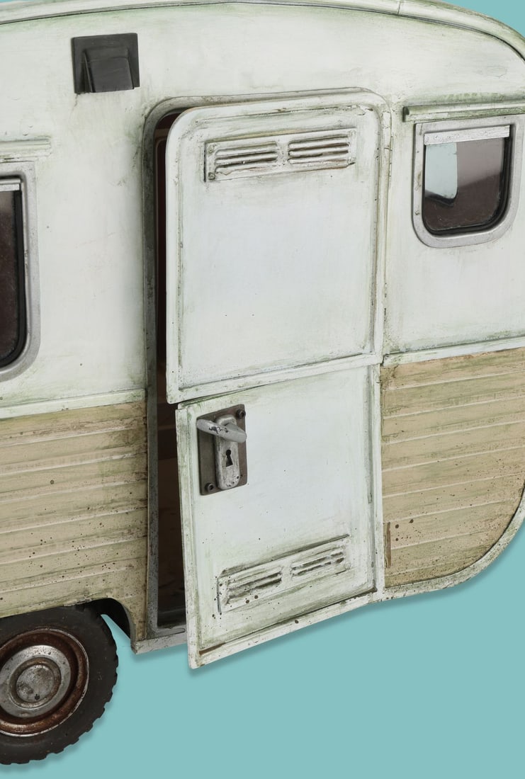SHAUN THE SHEEP MOVIE (2015) - Large-Scale Caravan for City Reveal Shot (1 of 4)