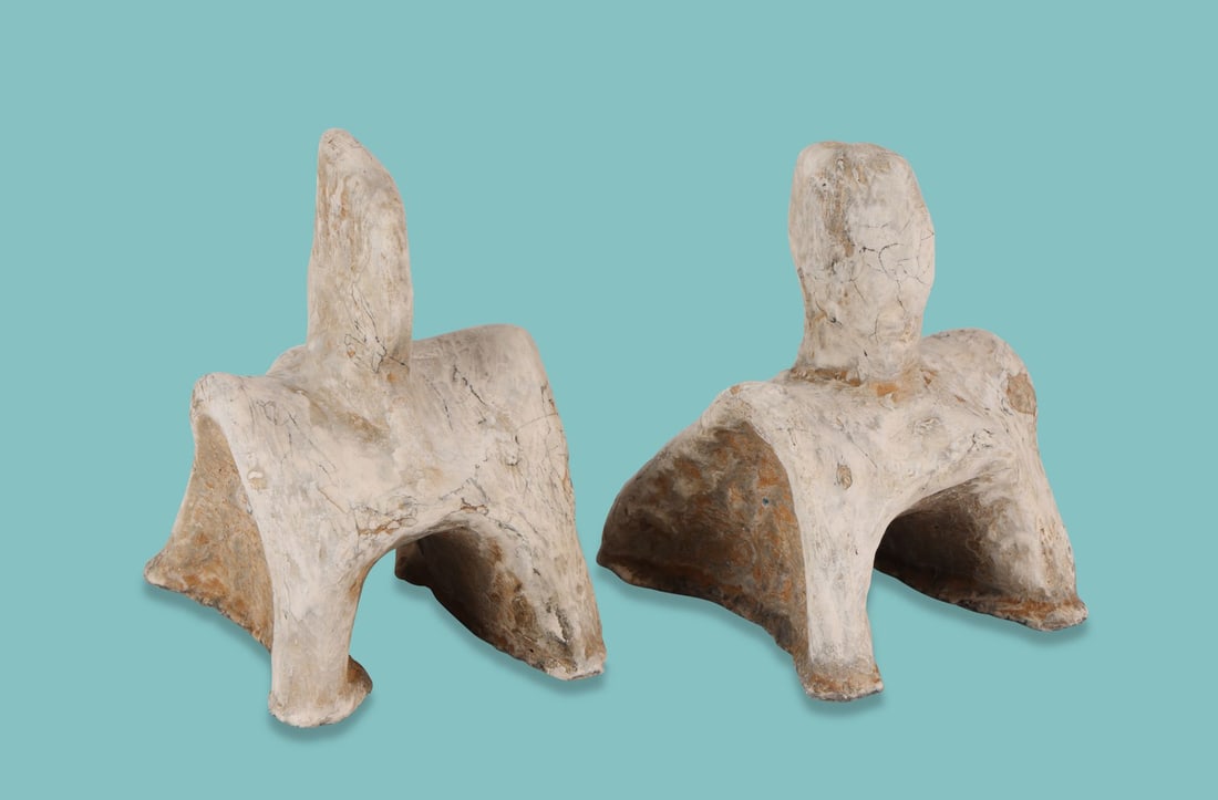 EARLY MAN (2018) - Four Dinosaur Bones and Two Stone Age Spears (1 of 4)