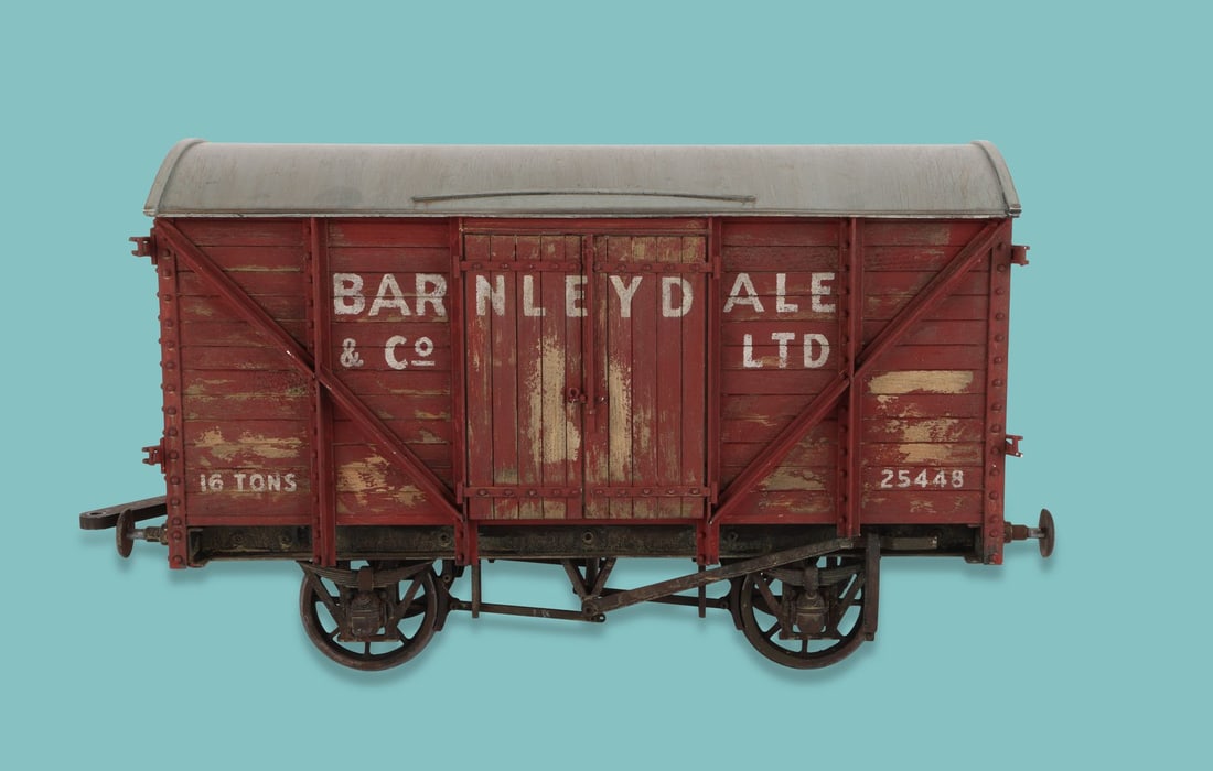 WALLACE & GROMIT: VENGEANCE MOST FOWL (2024) - Half-Scale Boxcar: WALLACE & GROMIT: VENGEANCE MOST FOWL (2024) - Half-Scale Boxcar A half-scale boxcar from Nick Park and Merlin Crossingham’s Wallace & Gromit: Vengeance Most Fowl. Feathers McGraw’s carefully 