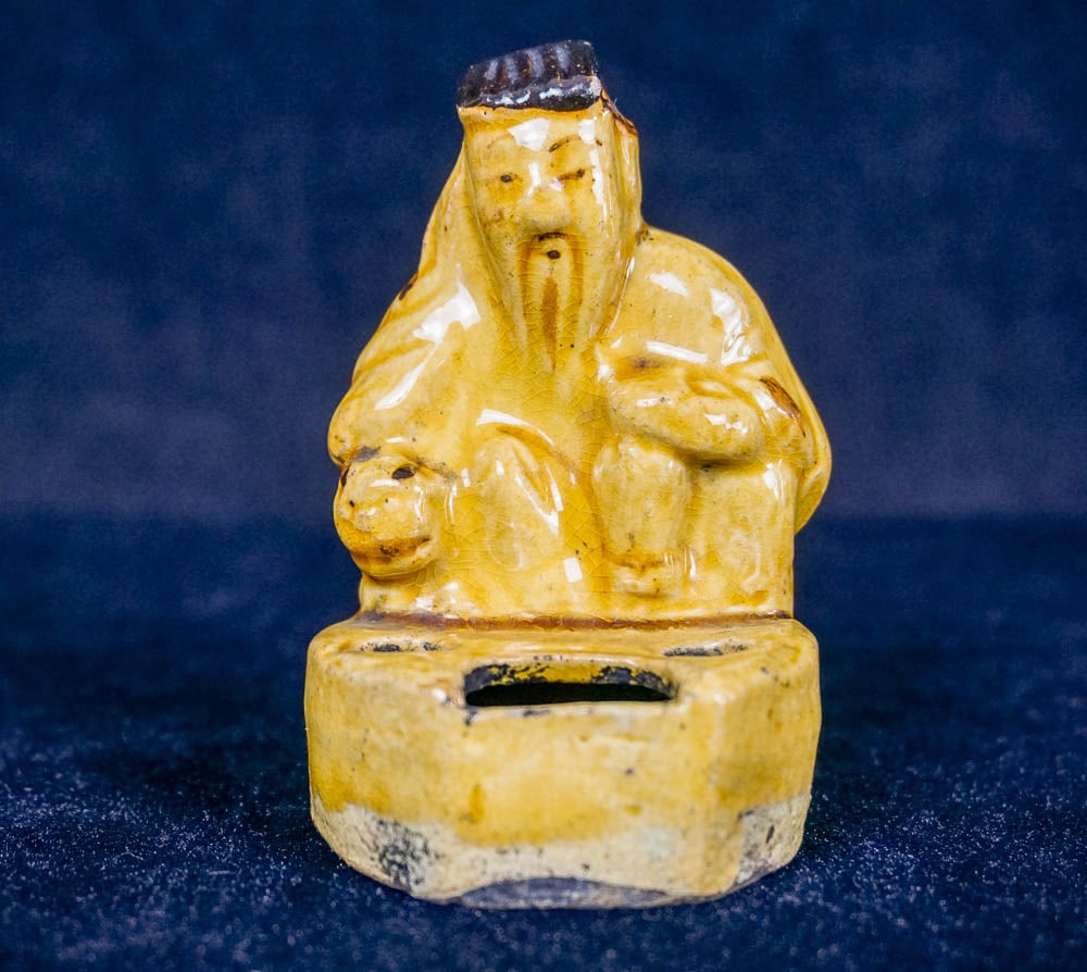 CHINESE SCHOLAR FIGURE PORCELAIN BRUSHPOT (1 of 6)