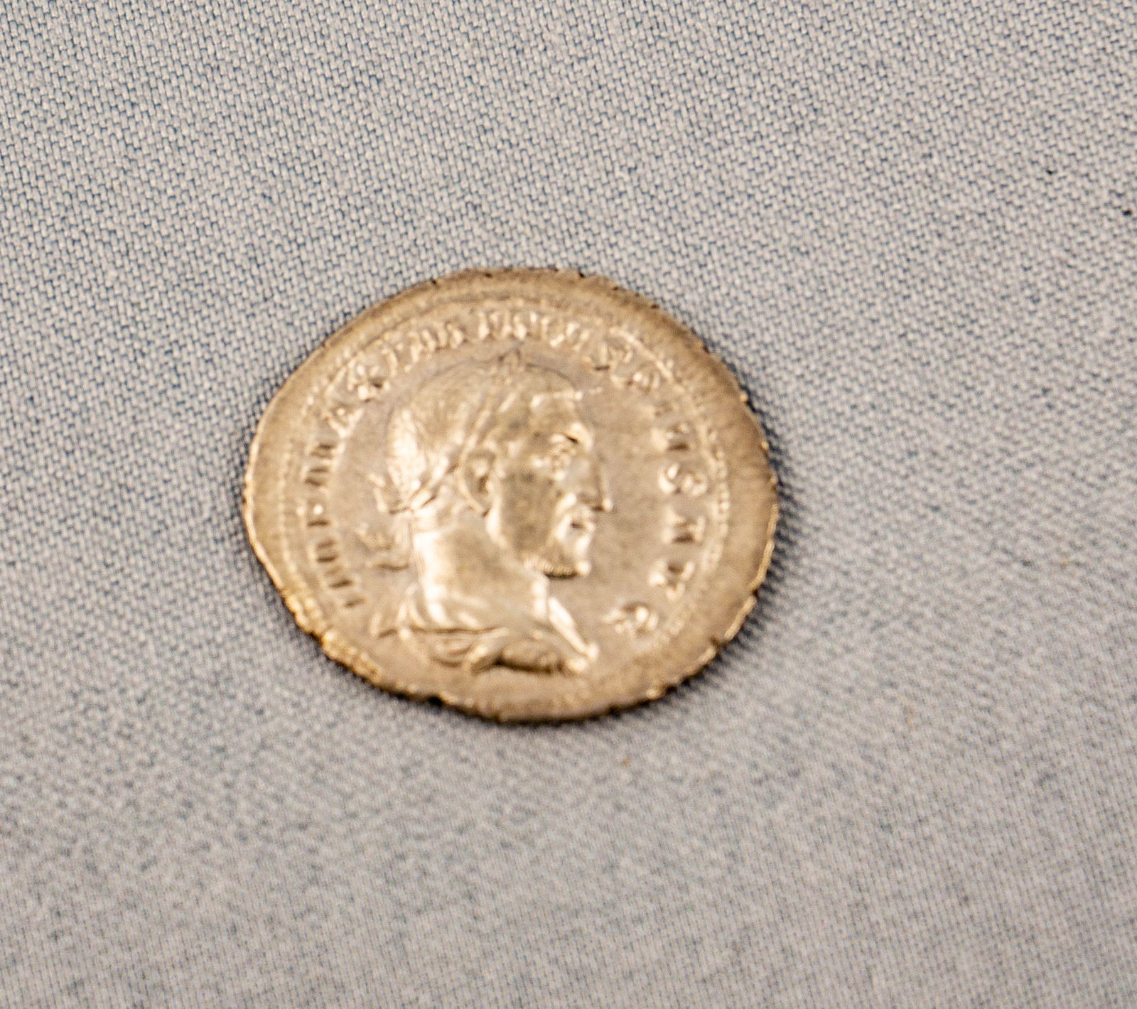 MAXIMUS 235-236AD SILVER RARE OLD ANCIENT ROMAN COIN (1 of 2)