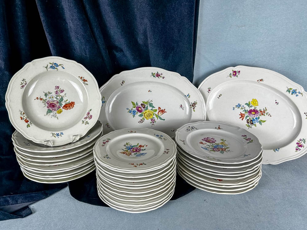 33 LARGE GROUP GINORI ITALIAN COUNTRY PLATES AND PLATTERS (1 of 3)