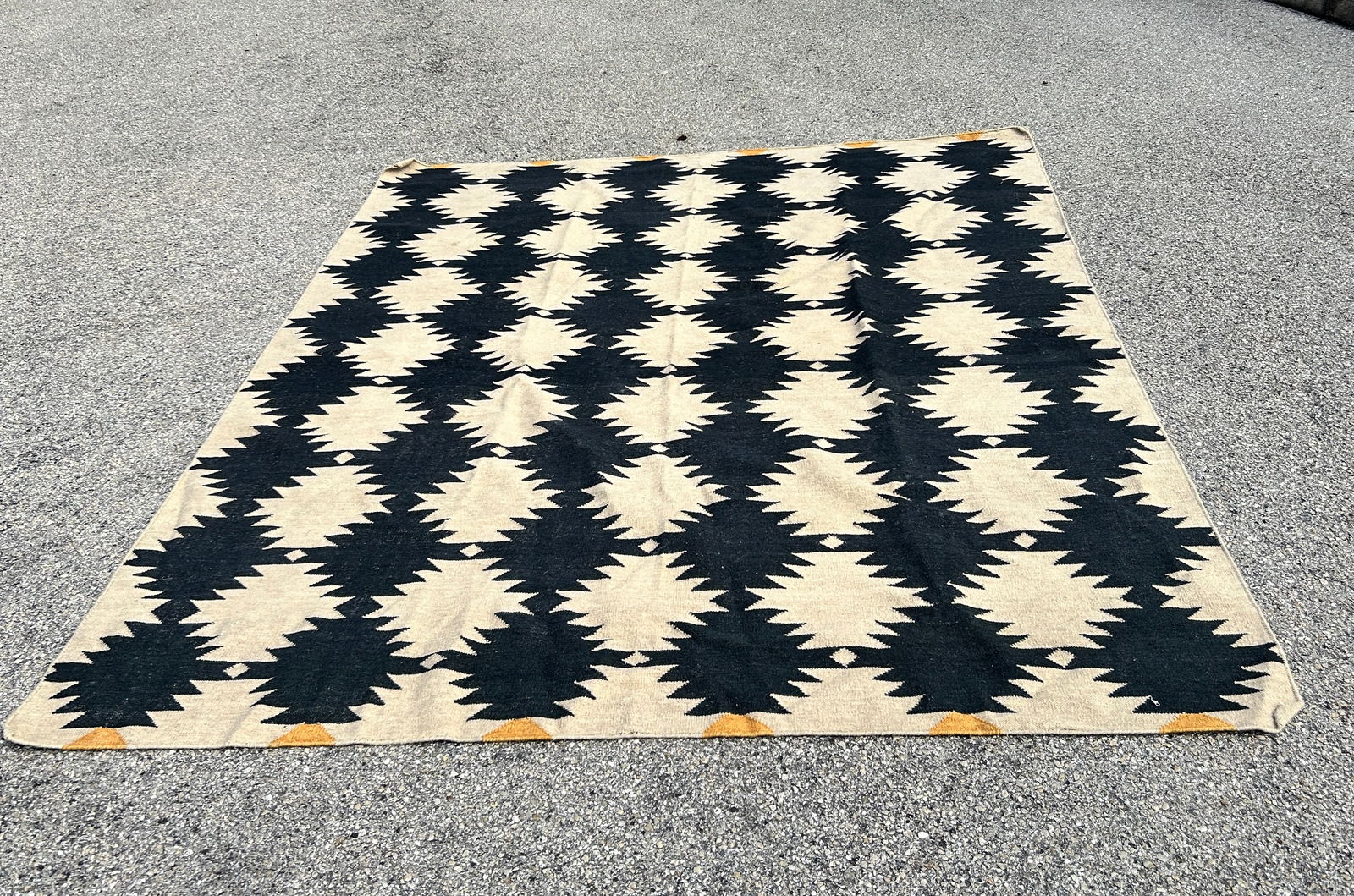 Flatweave Graphic Rug Large (1 of 4)