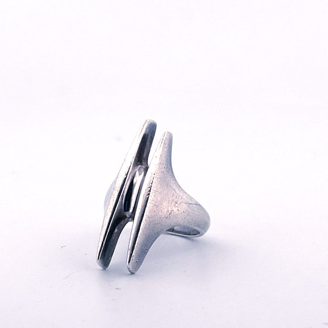 Sterling Jensen modern ring Henning Koppel: Sterling Jensen modern ring - marked 925 Denmark number 126 Henning Koppel Weight: 9 grams DIMENSIONS: 1 inch size 5.5 The live auction begins at 11 AM EST Saturday, May 25th. Full condition