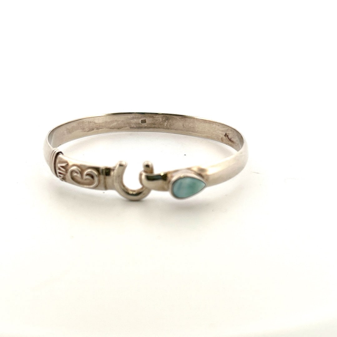 Sterling 925 Bangle w/larimar stone: Sterling 925 Bangle with larimar stone Marked 925 DIMENSIONS: 2.25 inches 20 grams, The live auction begins at 11 AM EST Saturday, May 25th. Full condition reports are available before th