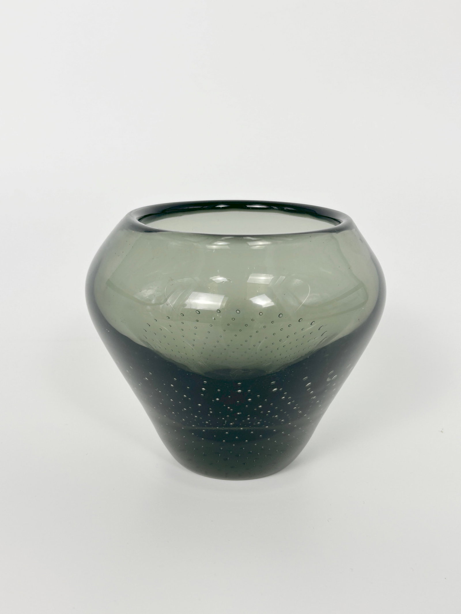 Green Signed Bubble Glass Vase: Green Gray Signed Bubble Glass Bullicante Vase DIMENSIONS: 4 H X 5 W X 5 DEPTH in INCHES Our Winter Sale takes place ONLINE ONLY, Sunday January 26th 2025 at 11 AM EST. Registration is ope