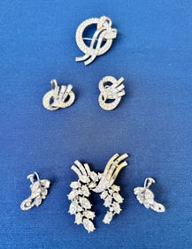 2 sets Brooch Earrings Vintage Crown Trifari Clear R/S