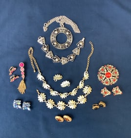 Sarah Coventry 2 necklaces, 2 bracelets, 2 pins, 5 pairs earrings