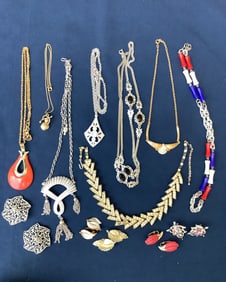 Sarah Coventry 8 Necklaces 5 pairs Earrings