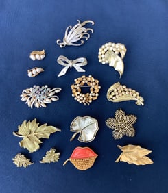 Vintage BSK 11 Brooches 1 set brooch/earrings one pr earrings