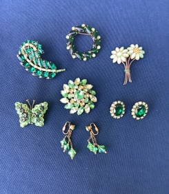 Vintage Green R/S 5 Brooches and 2 pairs earrings