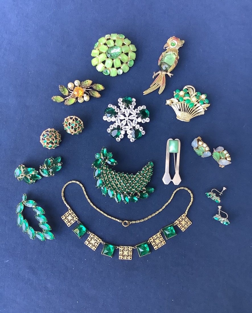 Vintage Green R/S 8 brooches 1 necklace 4 ps earrings (1 of 2)