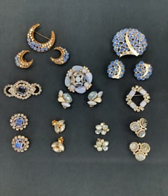Blue R/S 3 sets brooch and earrings, 2 brooches, 4 pairs earrings