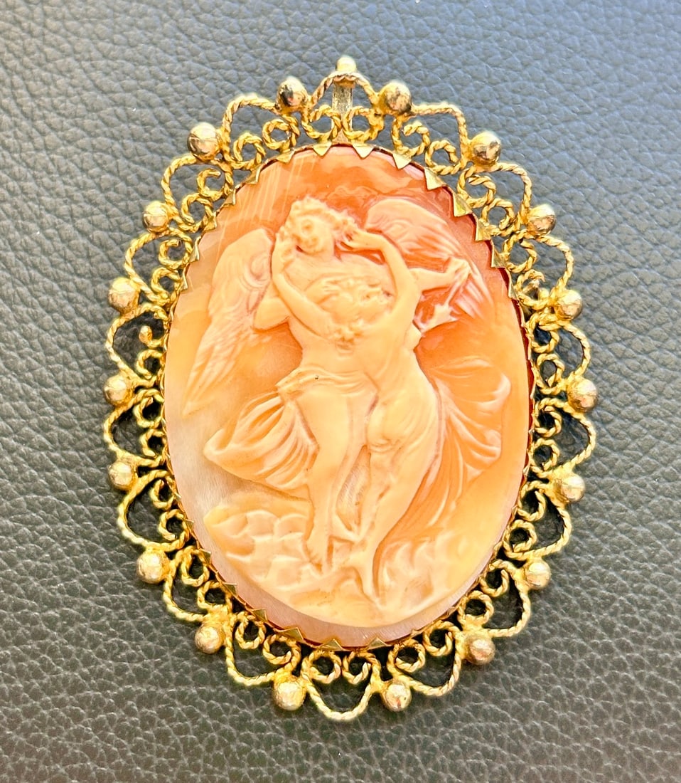 Antique 18K Yellow Gold Shell Cameo Brooch/Pendant: DESCRIPTION: 18K Yellow Gold Cameo Brooch/Pendant. Oval Carved shell. Depicts angel and nude female MEASUREMENTS IN INCHES ARE DISPLAYED IN THE PHOTOS CONDITION: GOOD JOIN U