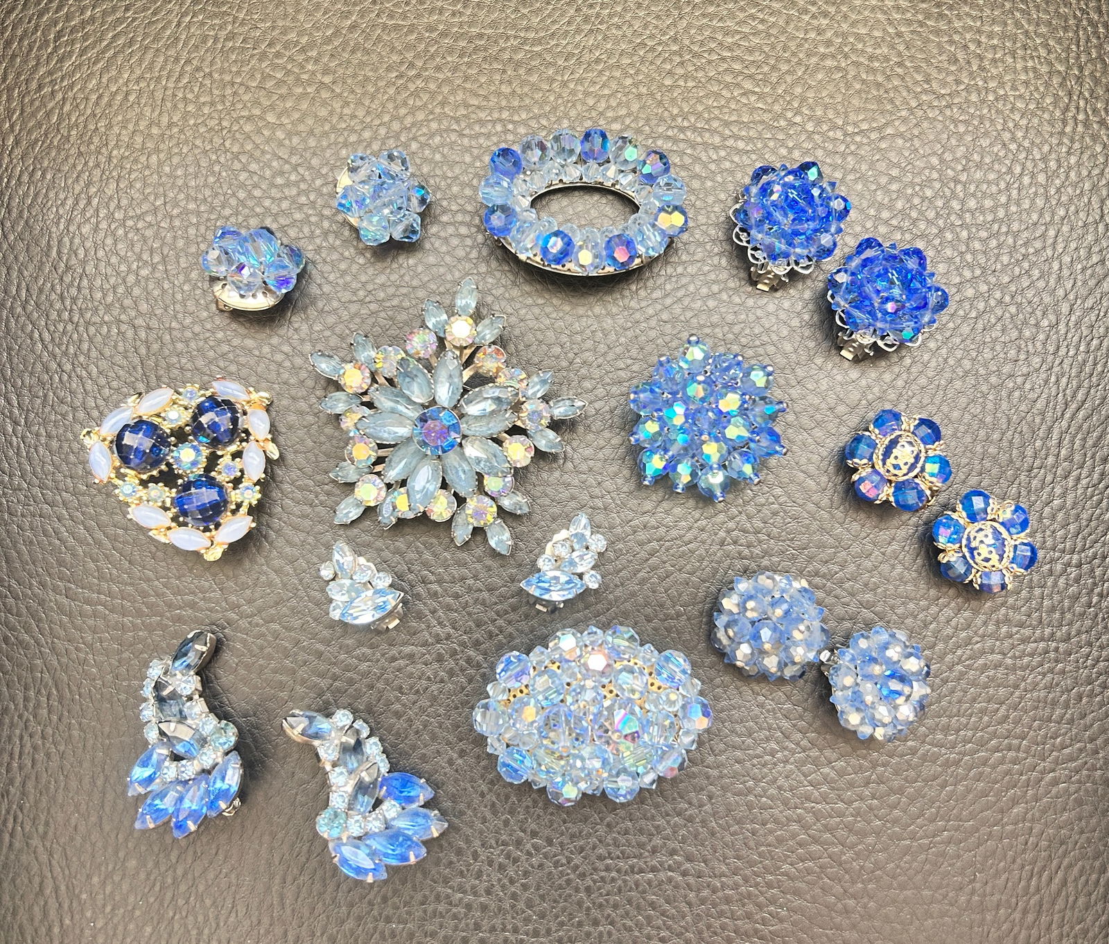 Blue R/S 1 set brooch/earrings, 4 brooches, 5 pairs earrings (1 of 3)