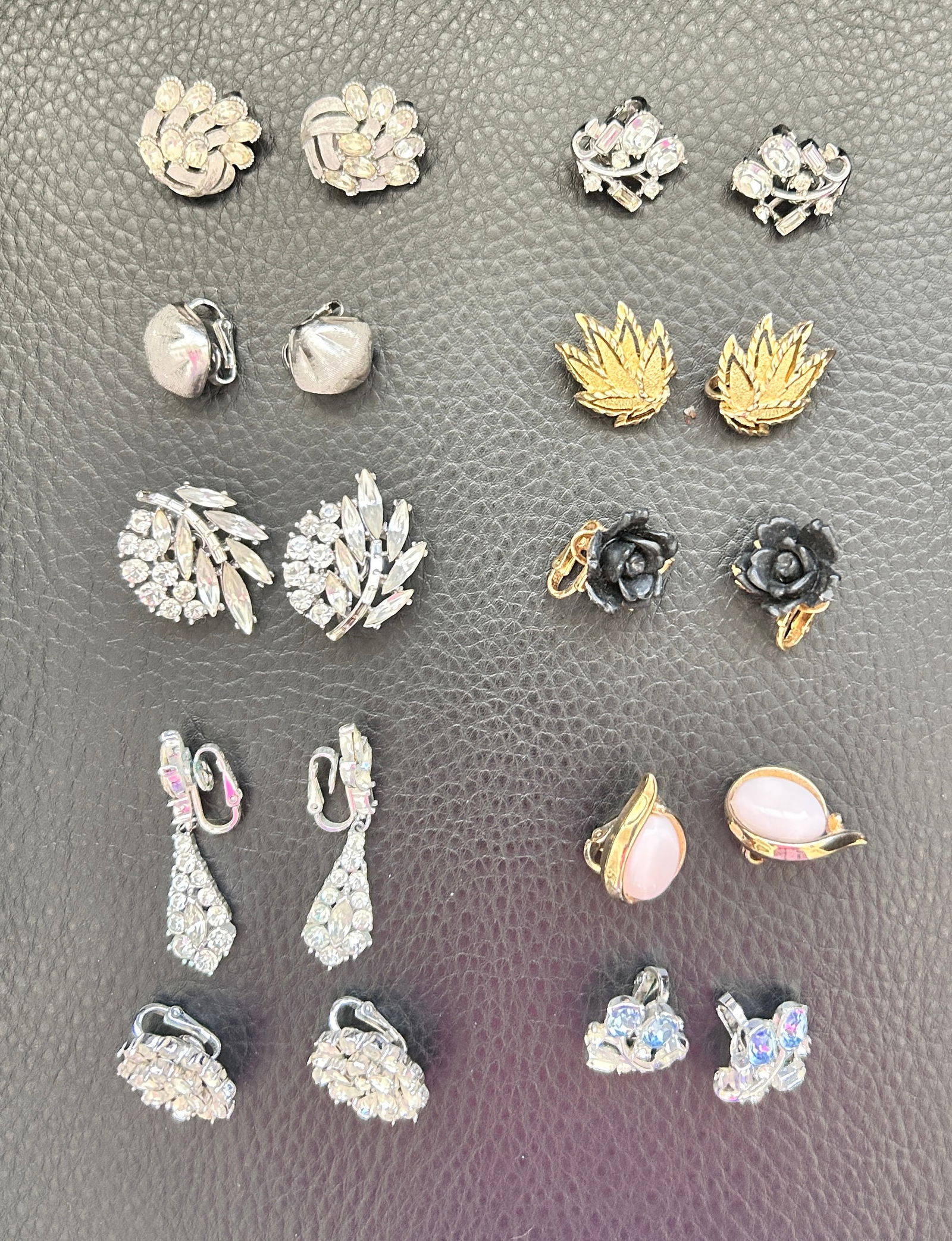 Vintage Crown Trifari 10 prs Earrings (1 of 2)