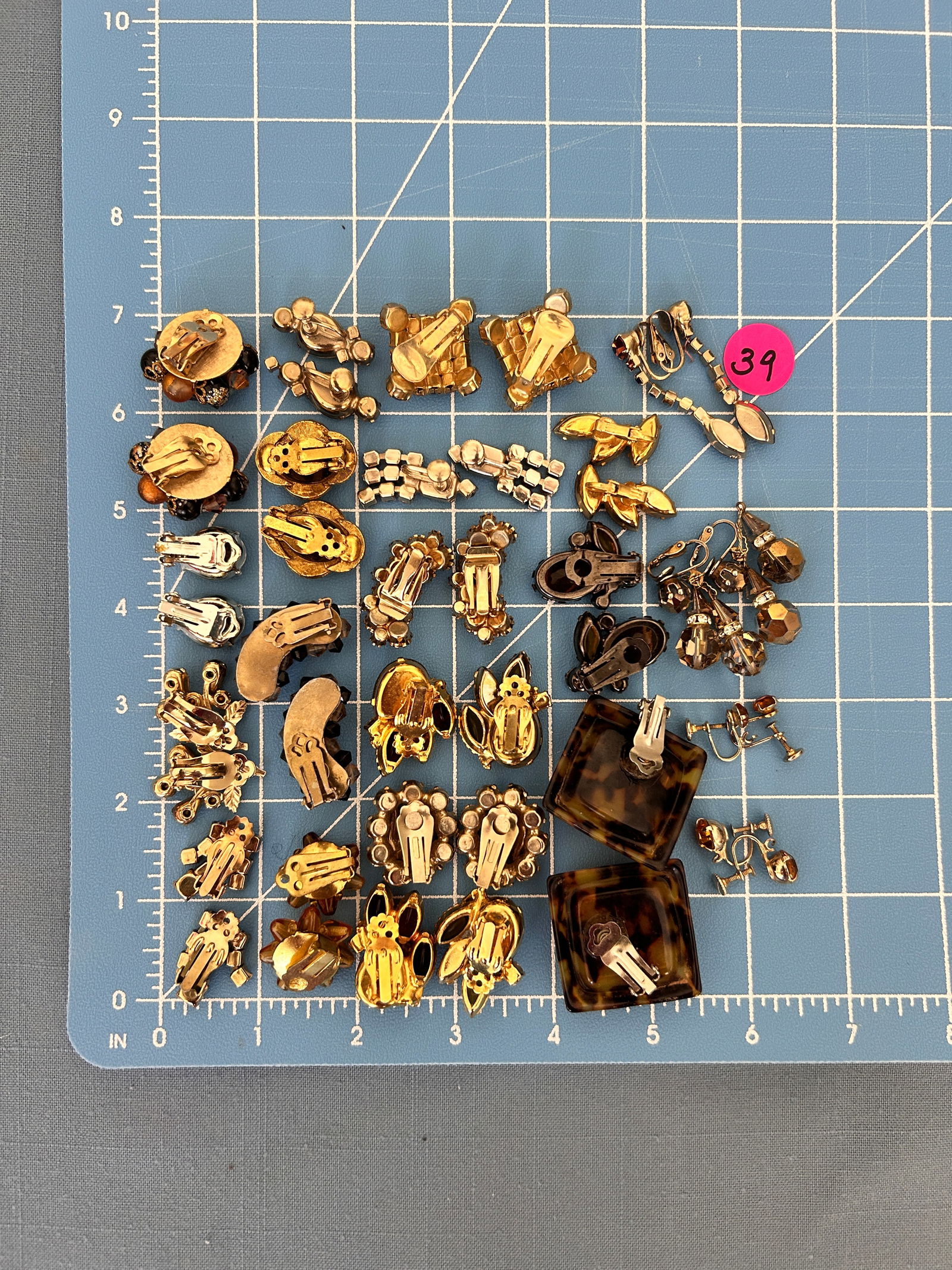 Vintage Root Beer Amber R/S Crystal 20 prs. Earrings (1 of 1)