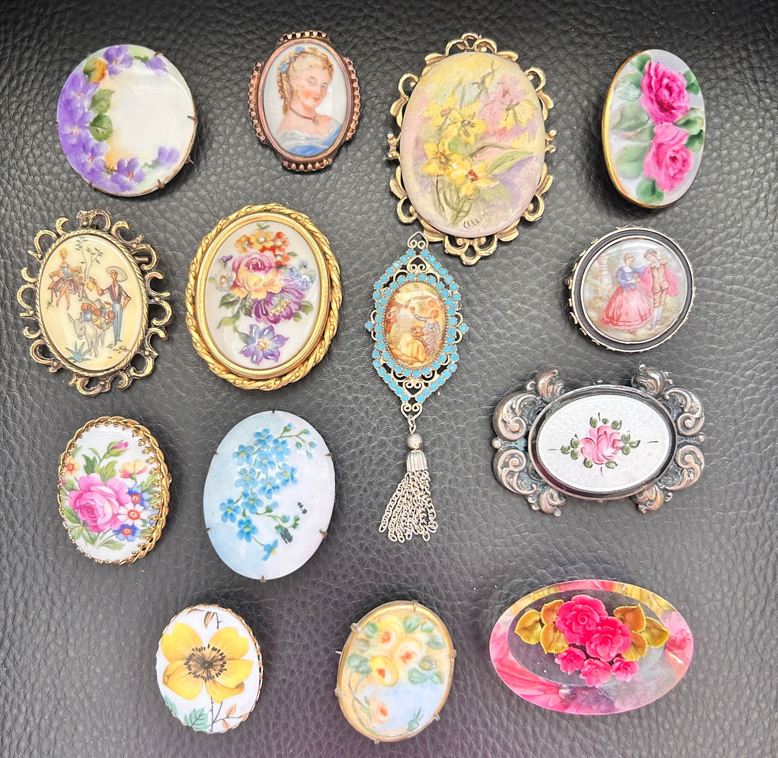 Vintage/Antique Floral Brooches 14 (inc. 11 Porcelain 1 Enamel 2 Lucite ) (1 of 5)