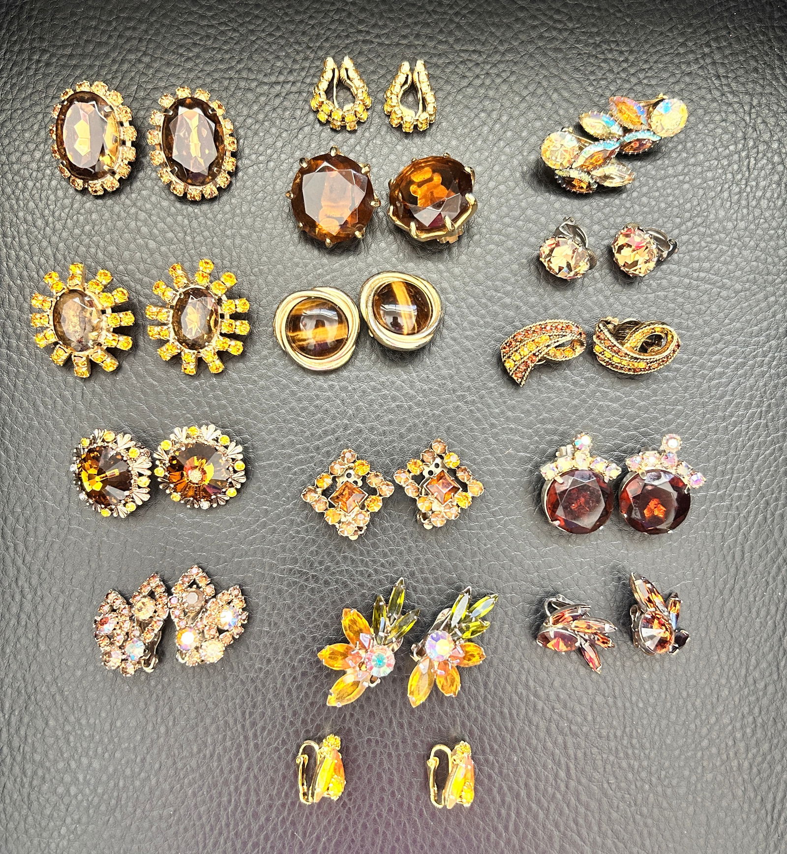 Vintage 15 prs. Earrings Amber Root Bear R/S (1 of 2)