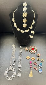 Vin. Sarah Coventry sets inc. 2 Parure, 2 Brooch 2 Earrings, 3prs Earrings