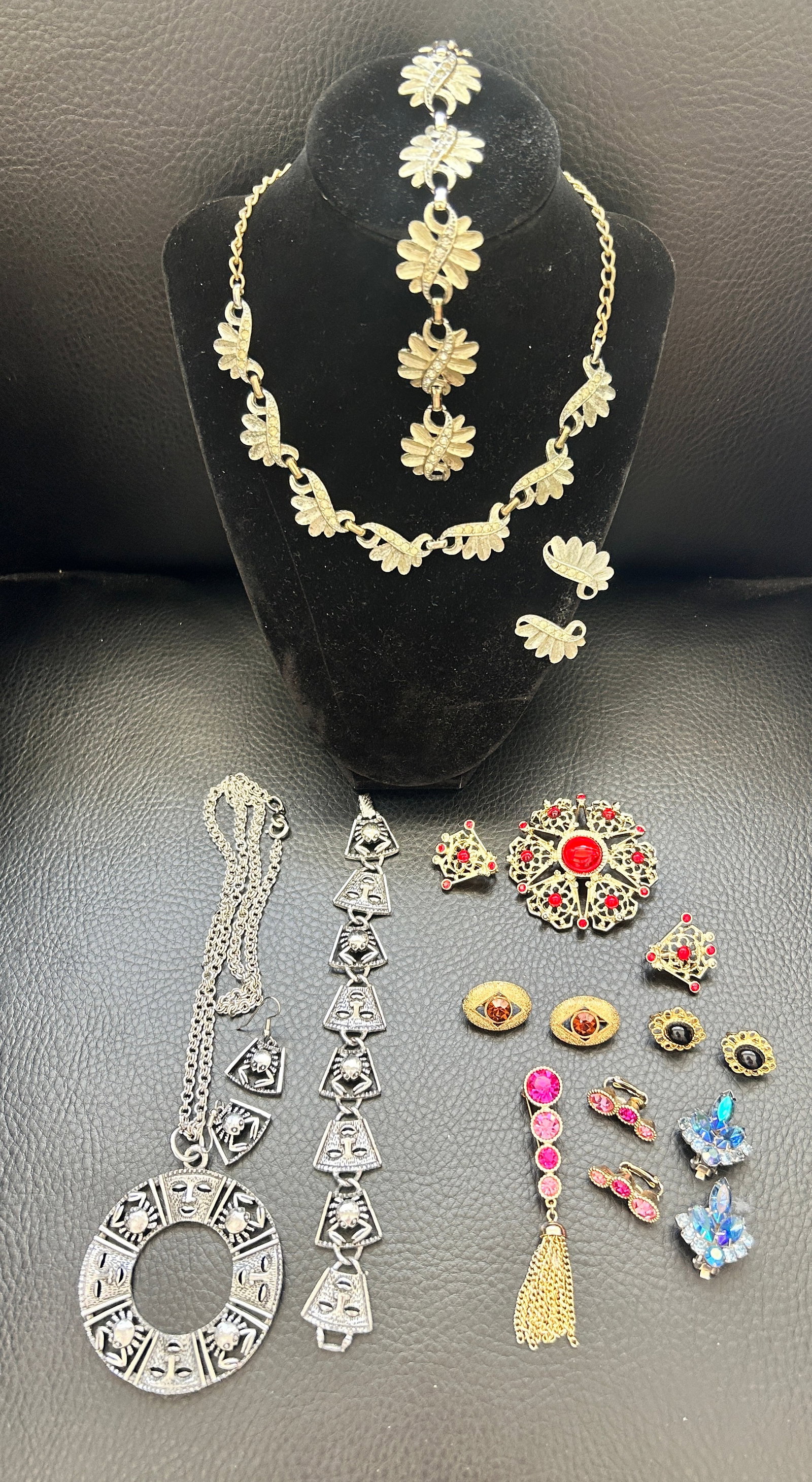 Vin. Sarah Coventry sets inc. 2 Parure, 2 Brooch 2 Earrings, 3prs Earrings (1 of 2)