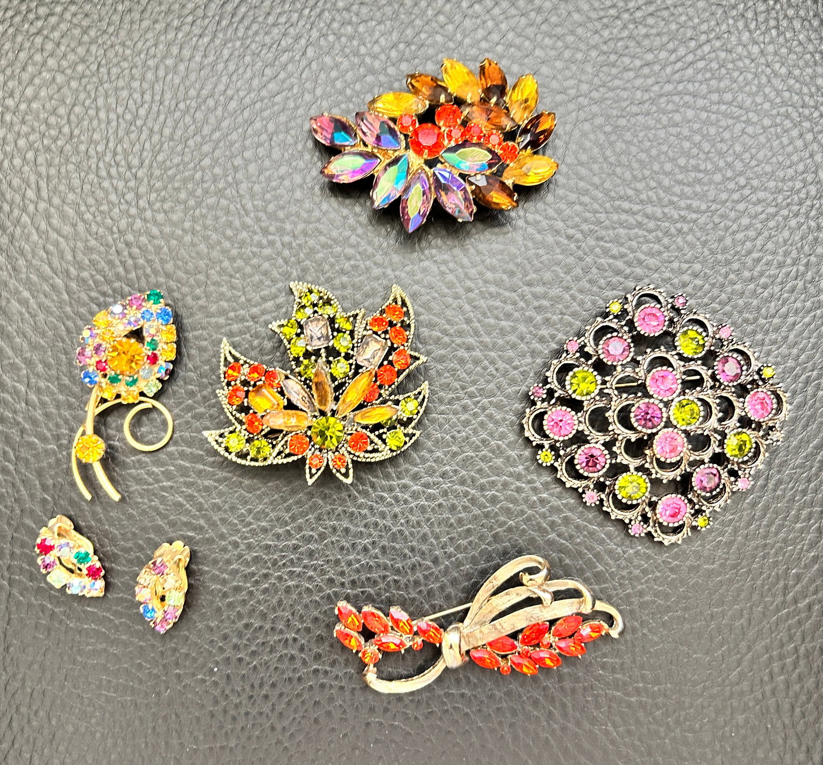 Vintage Multi Color R/S 4 Brooches 1 set Brooch Earrings (1 of 2)