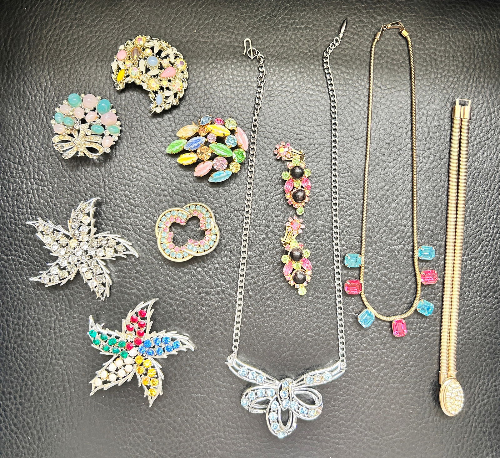 Vintage Multi-Color Floral Jewelry 3 Brooches 2 sets Brooch Earrings (1 of 2)