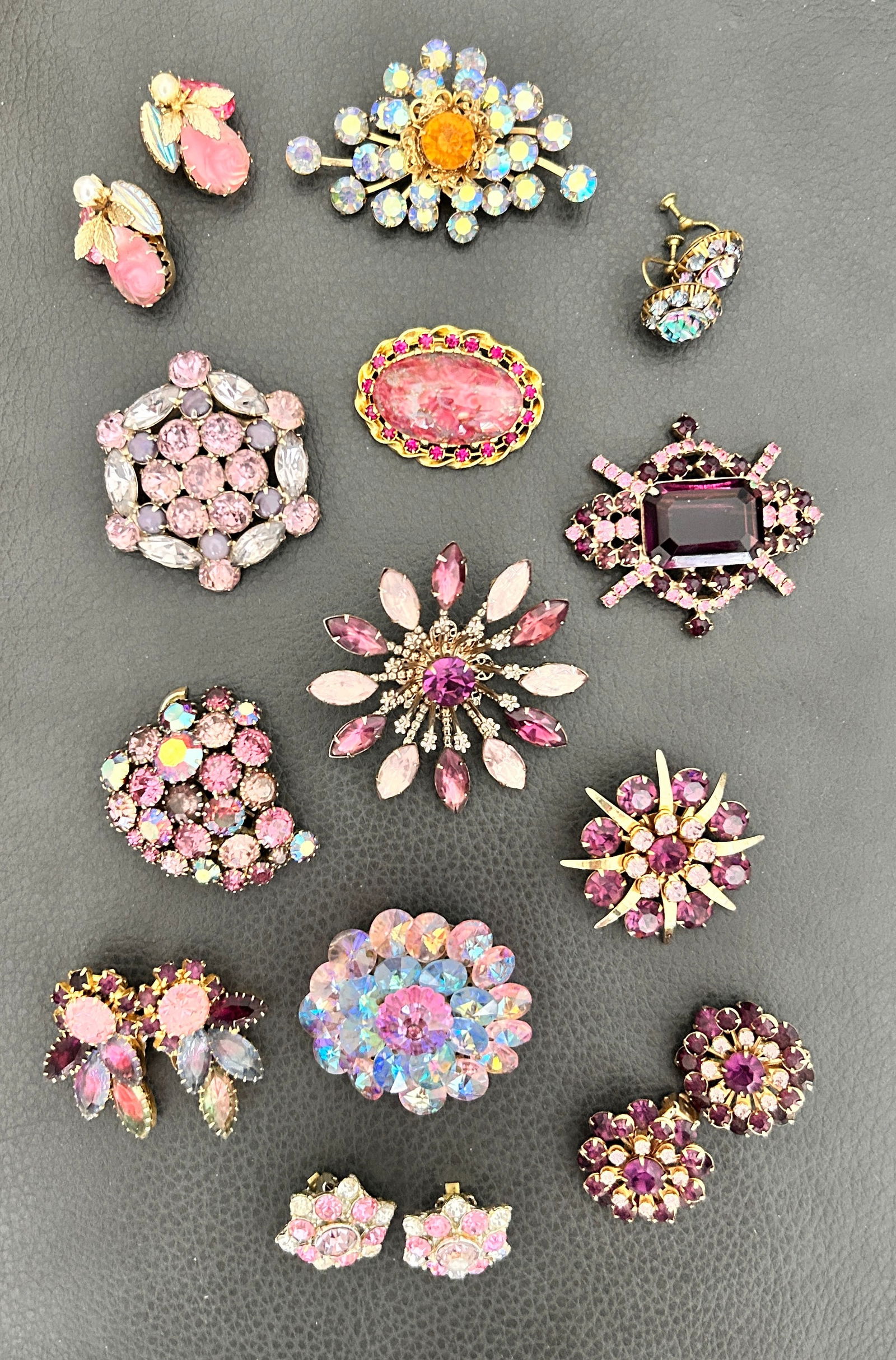 Vintage Jewelry Shades of Pink 8 Brooches 5 pr. Earrings (1 of 2)