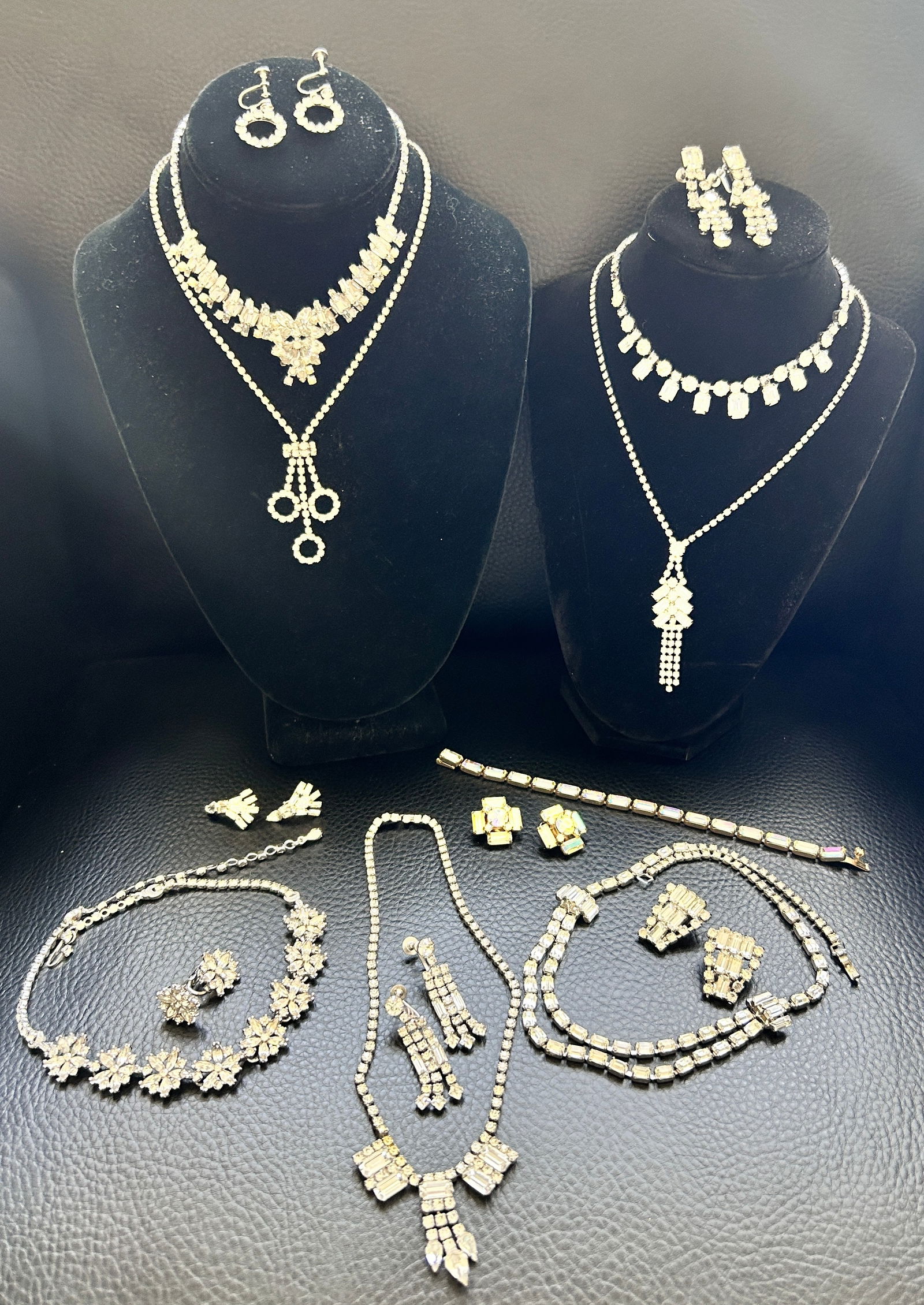 Vintage Sets R/S 1 Bracelet/Earrings 6 Necklace/Earrings 1 Necklace: DESCRIPTION: Vintage Jewelry Sets R/S 1 Bracelet/Earrings 6 Necklace/Earrings 1 Necklace MEASUREMENTS IN INCHES ARE DISPLAYED IN THE PHOTOS CONDITION: GOOD