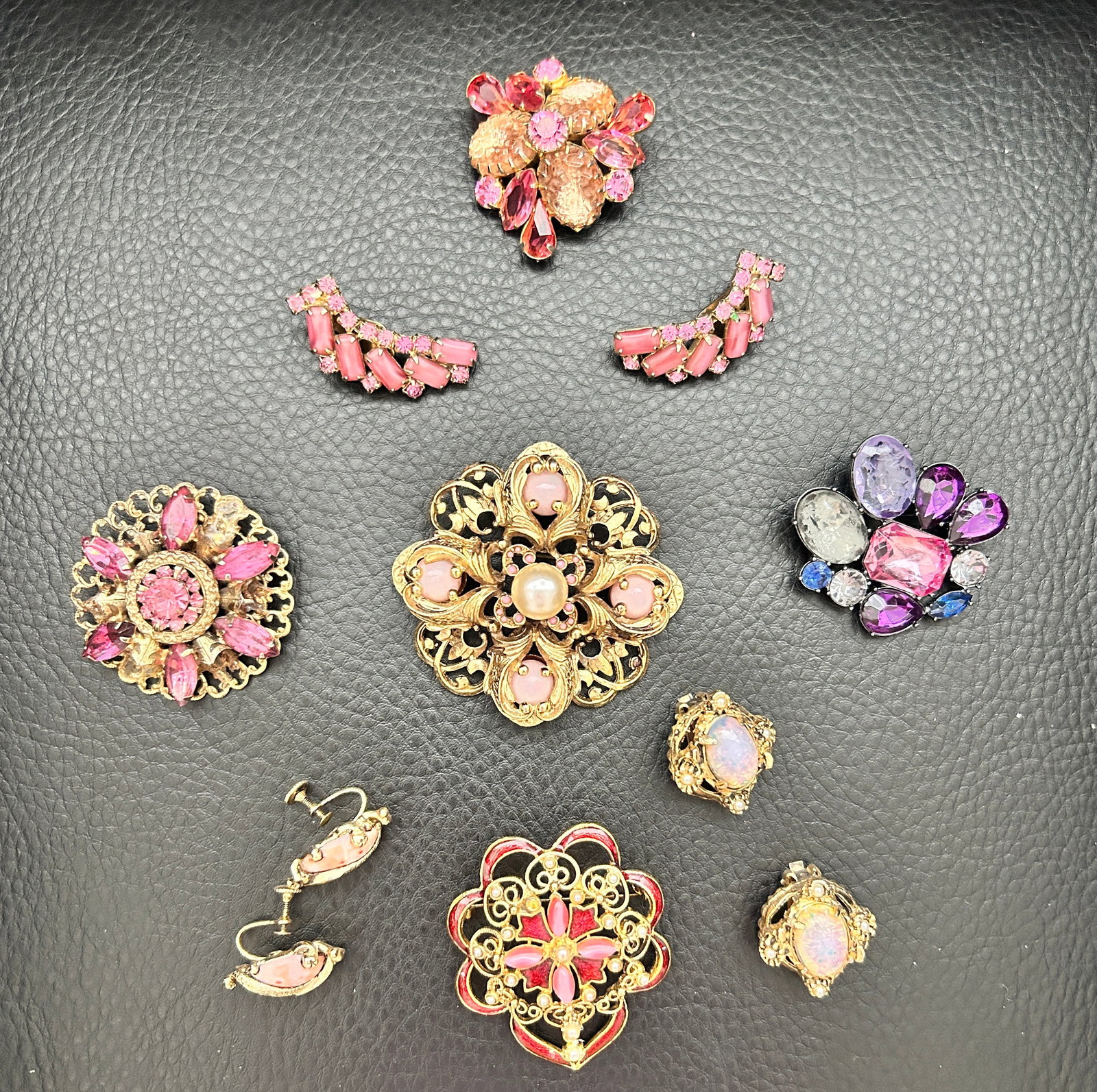Vintage PINK R/S Jewelry 5 Brooches 3 PRS. Earrings (1 of 2)