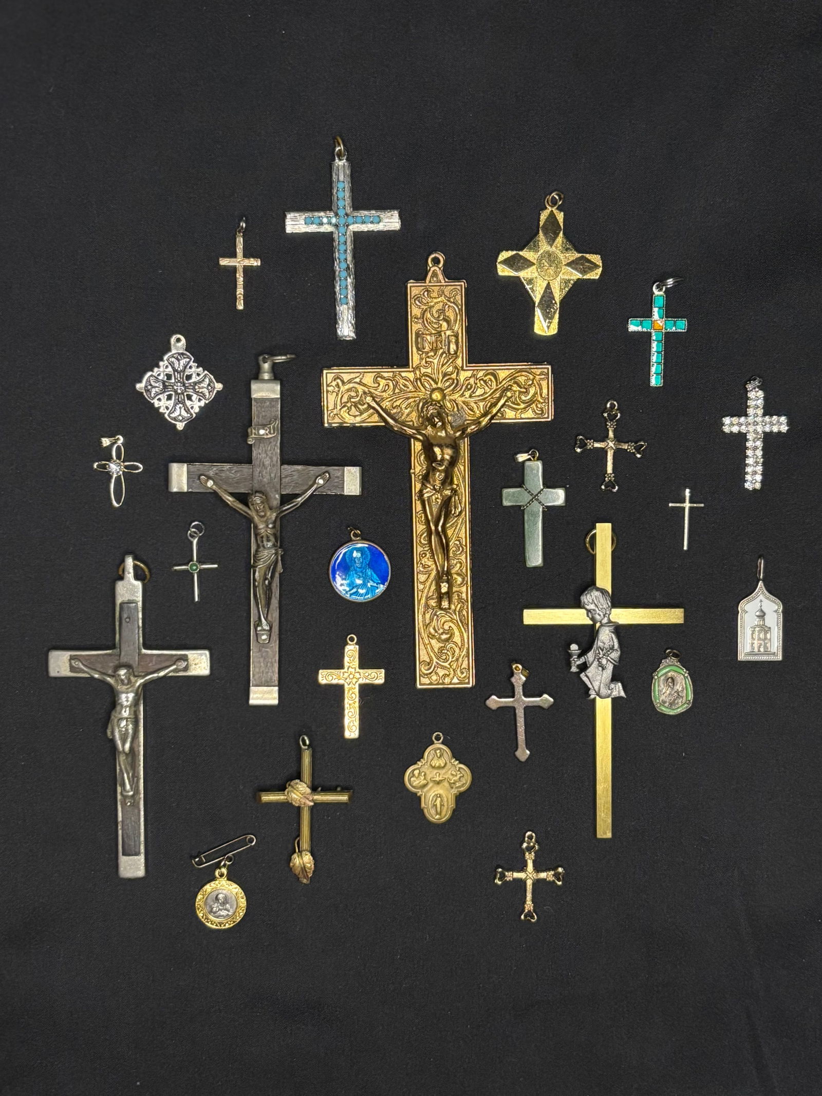 Vintage Religious Pieces: 20 Crosses, Medals, Pendants (1 of 4)
