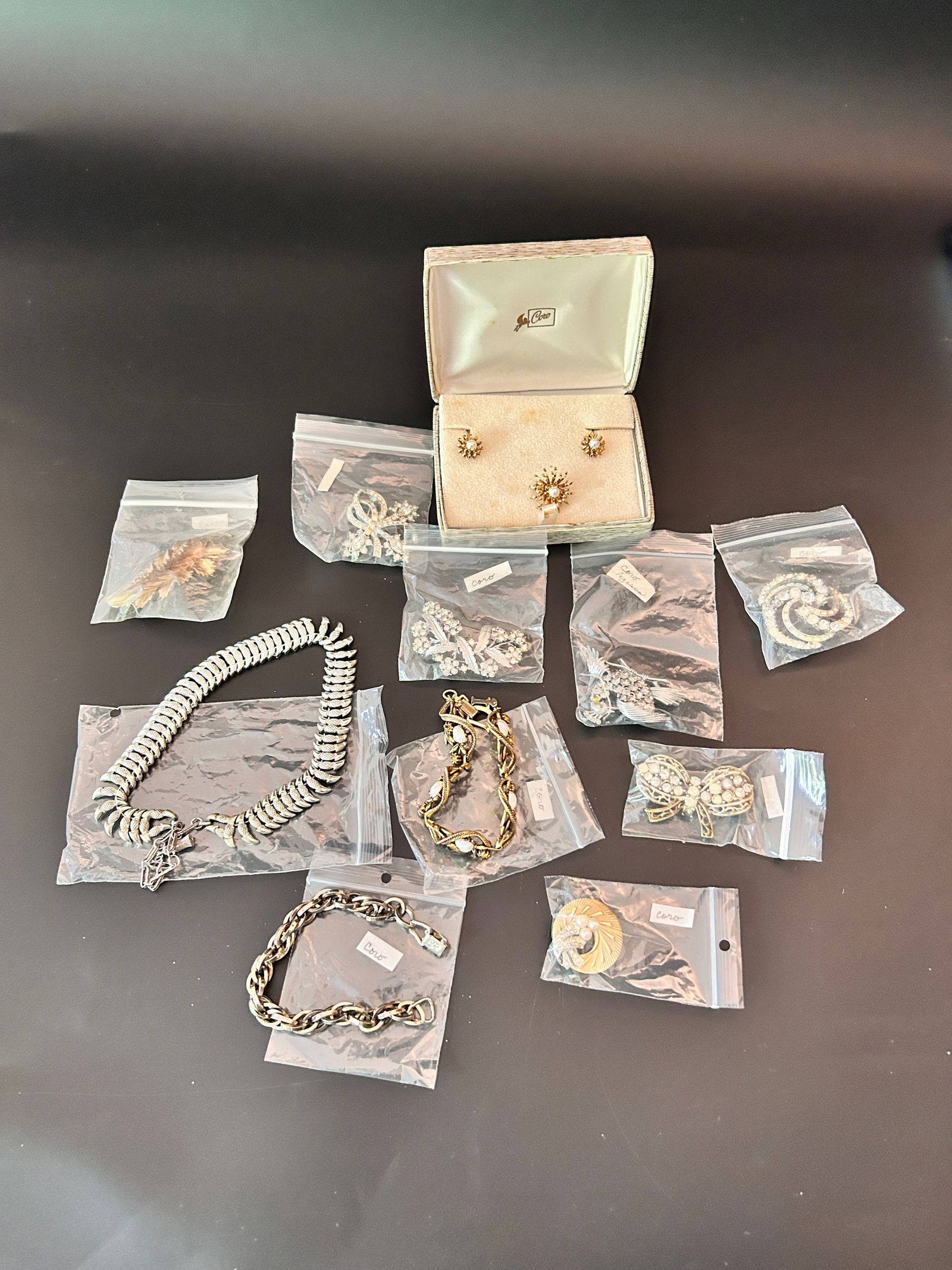MCM Coro Pegasus: 7 Brooches 1 Necklace 2 Bracelets 1 Set Brooch Earrings (1 of 9)