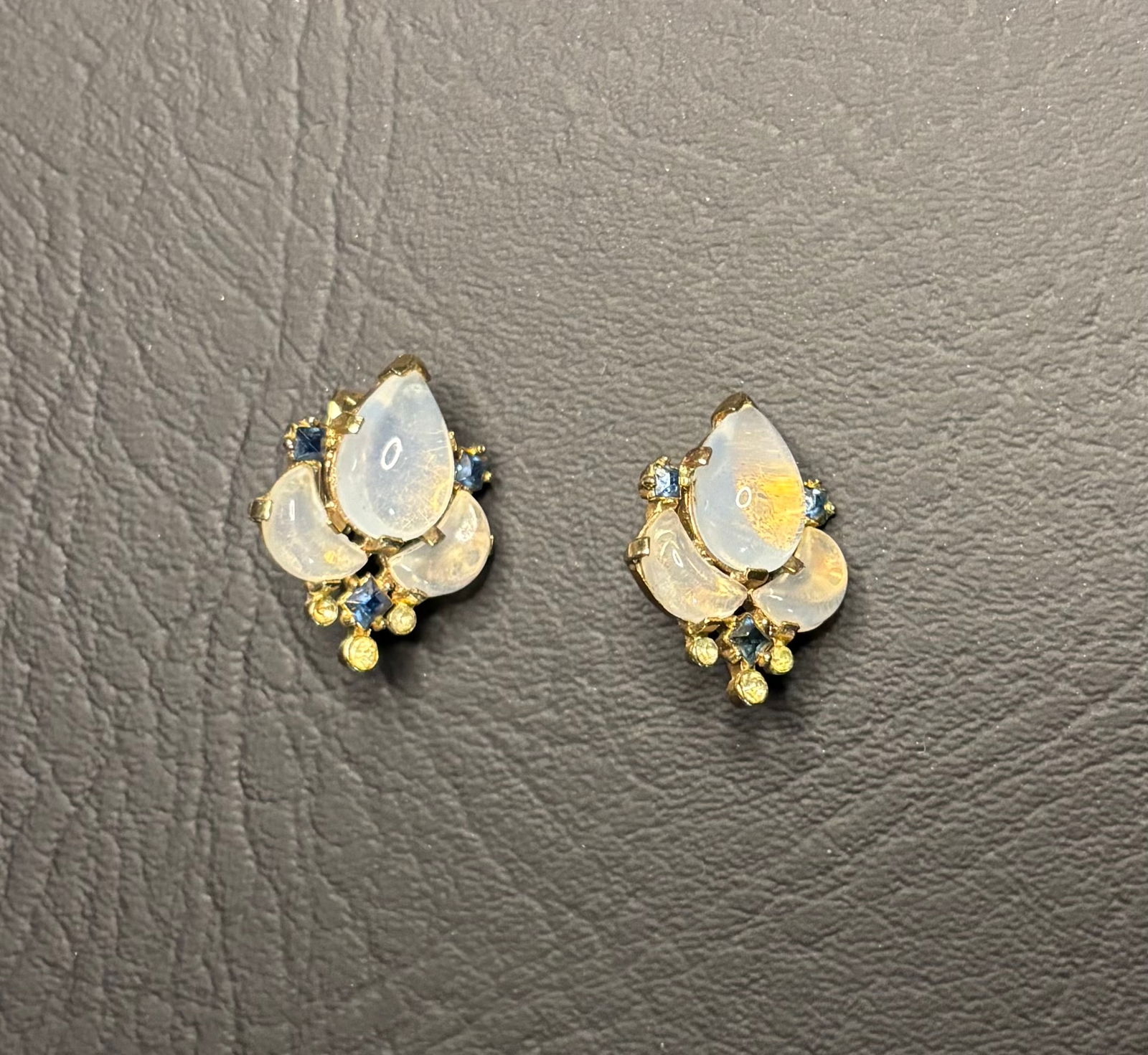 1949 Crown Trifari Claire De Lune Crescent Moonstone Ear (1 of 3)