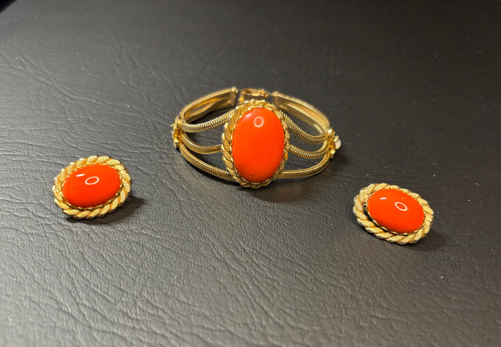MCM Hobé: 1 PR Dramatic Clip Earrings, 1 set Bracelet and Earrings orange cabochon (1 of 3)