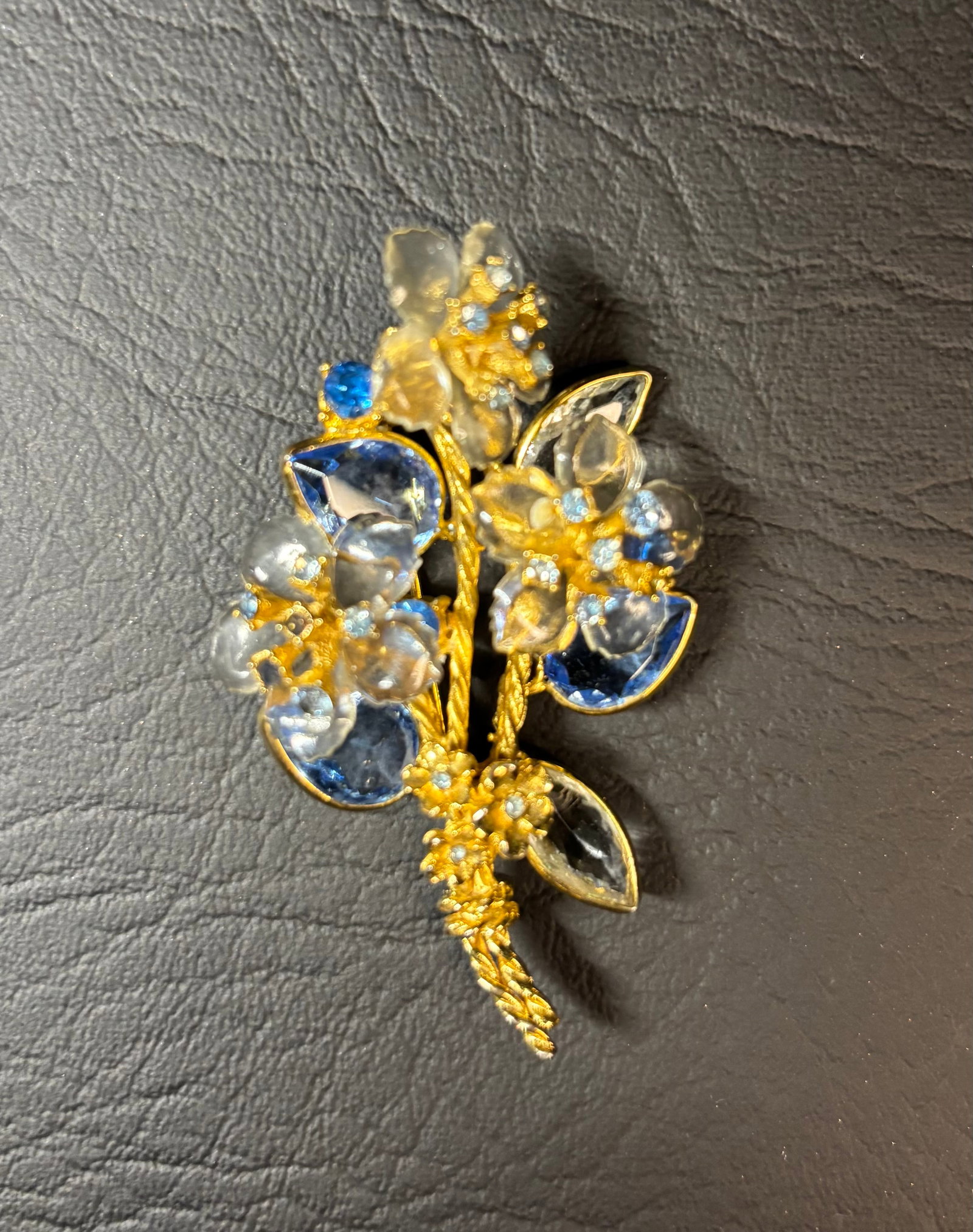 Extraordinary Vendome Floral Spray Brooch: DESCRIPTION: Vendome Floral Spray MEASUREMENTS IN INCHES ARE DISPLAYED IN THE PHOTOS CONDITION: GOOD JOIN US ONLINE FOR THE LONG LAKE ART & ANTIQUES VINTAGE