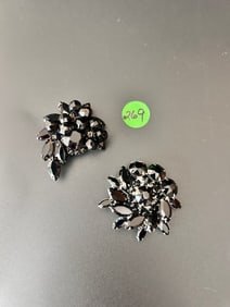 2 Juliana Brooch Jet Black