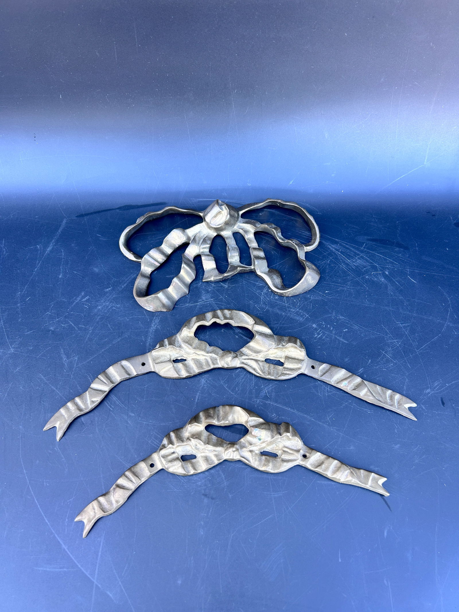 3 Vintage Brass Bow Wall Decorations (1 of 2)