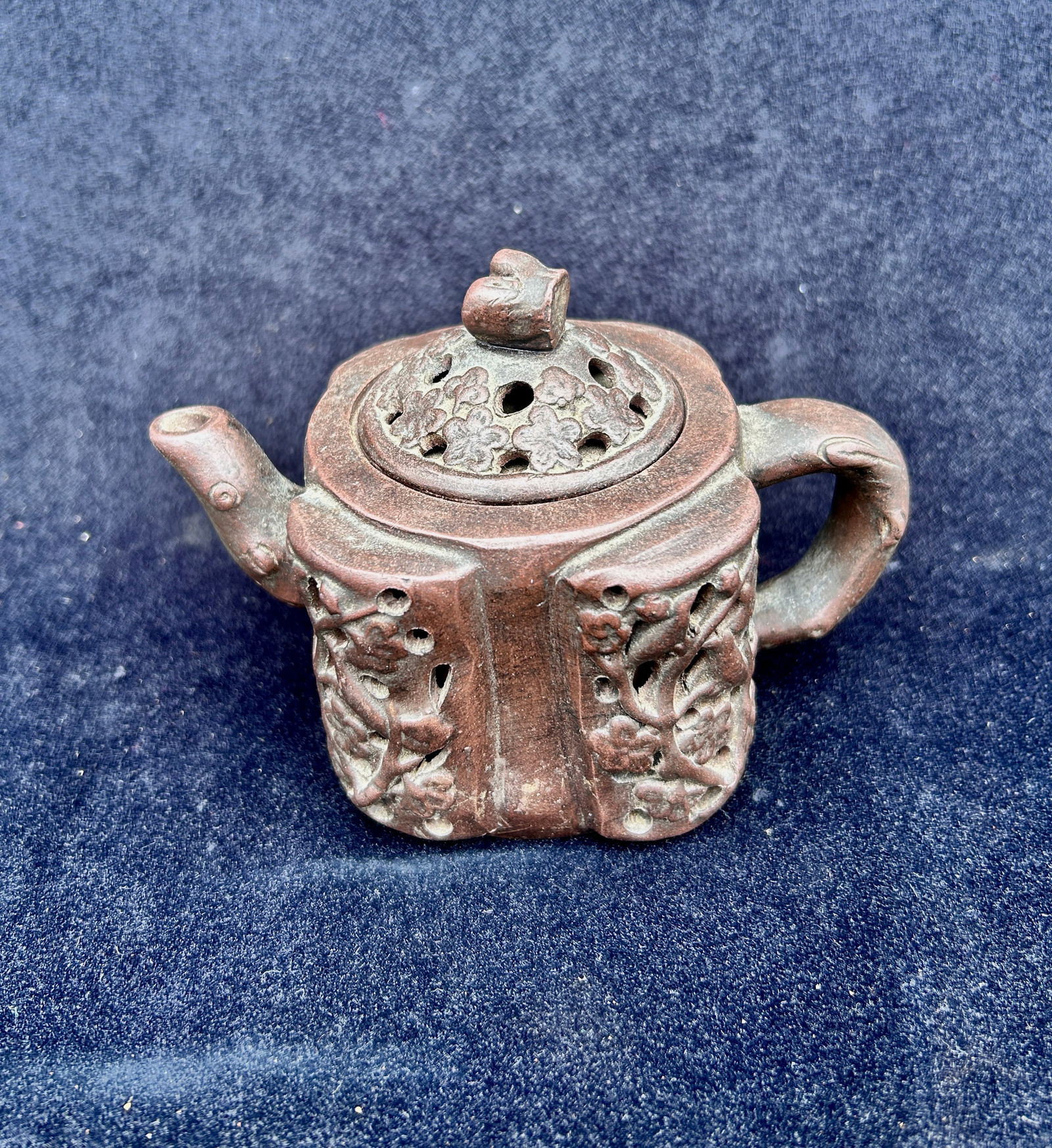 Asian Teapot, Clay, reticulated lattice work: Asian Teapot, Clay, reticulated lattice work measures: 6 W x 3 D x 5 H condition: good IN-HOUSE SHIPPING AVAILABLE PLEASE EMAIL: longlakeart@gmail.com for more info. PREVIEW