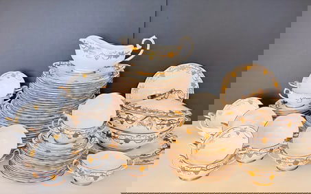 Royal Albert Bone China hand painted Gold Grapevine 84 piece set