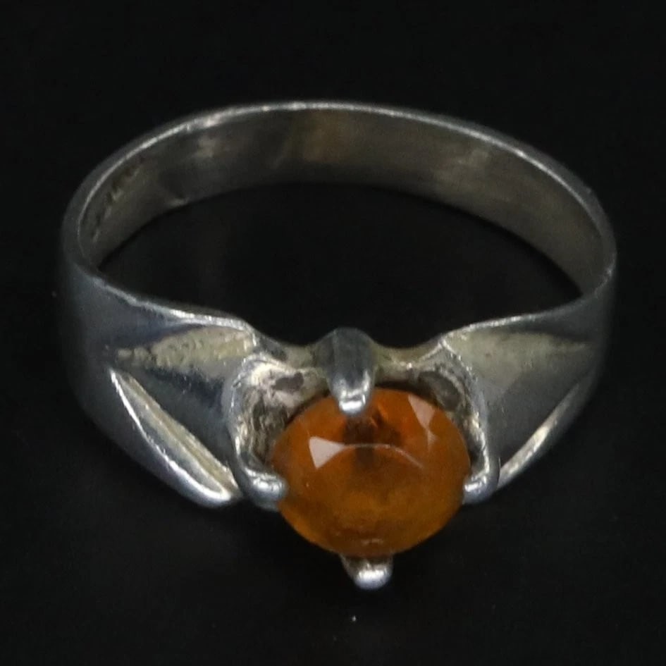 VTG Sterling Silver - MEXICO Round-Cut Orange Glass Solitaire Ring Size 8 - 3g: Metal Purity: .925 Sterling Silver Size: 8Top: 9mm (approx.)Band: 4mm (approx.)Weight: 3g (approx.)Excellent condition, toned to luster. In-house domestic shipping is available, email for more