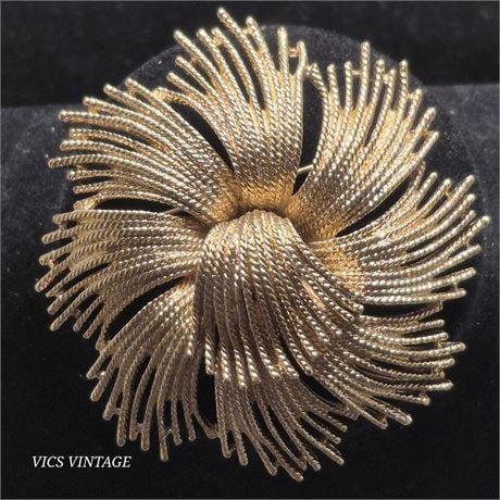 Large MONET Gold BROOCH: Large MONET Gold BROOCHExcellent , pin fine Marked MonetSize: 4" dia. -In-house domestic shipping is available, email for more information. All items ship from Sarasota, FL. Pick up must be