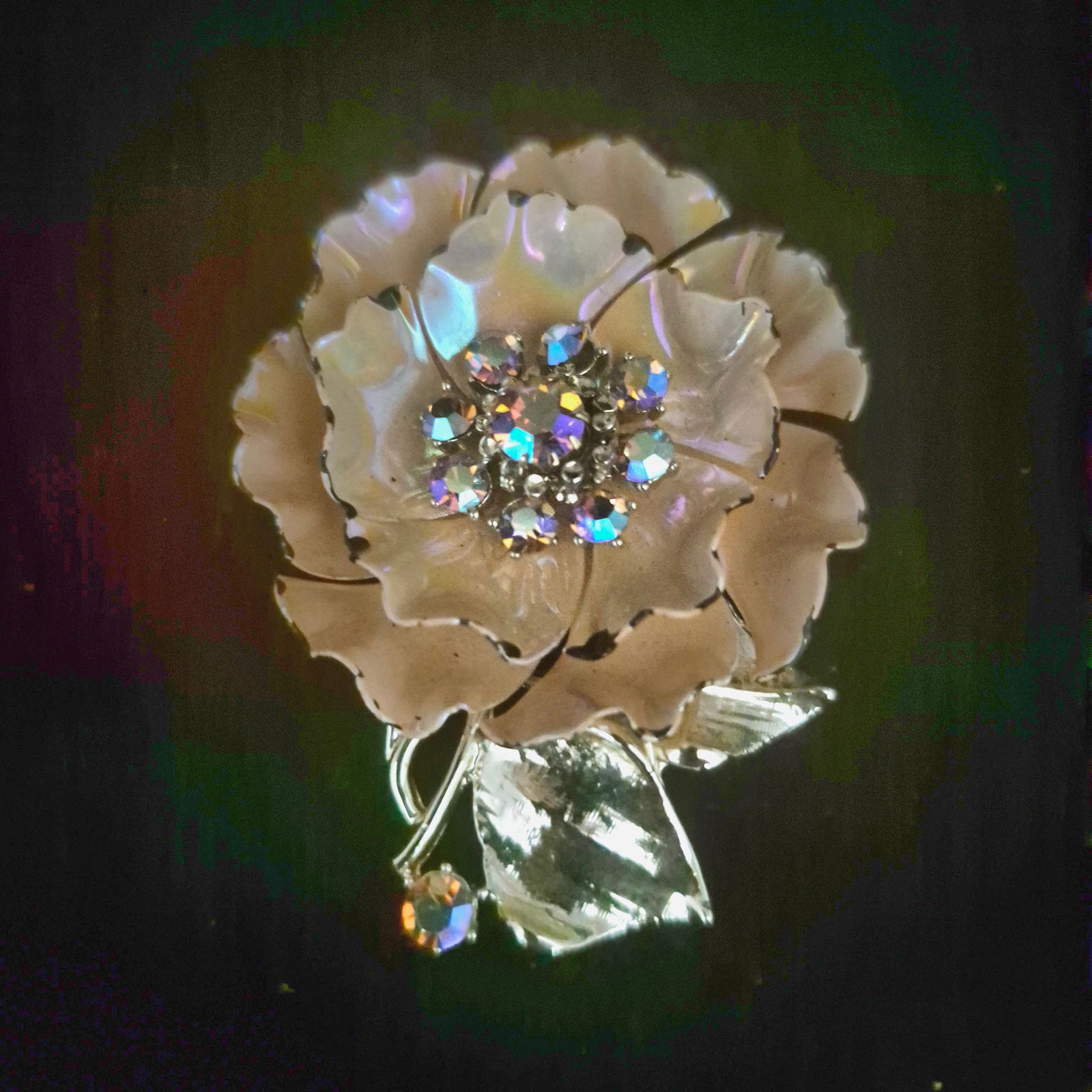 Vtg. CORO Enamel & Rhinestone BROOCH ~ 31g: Vtg. CORO Enamel & Rhinestone BROOCH ~ 31gStunning enamel flower in Lt.pink with rhinestone iris.Silver tone casting. size: 3"h x 2.25"w===============================================================