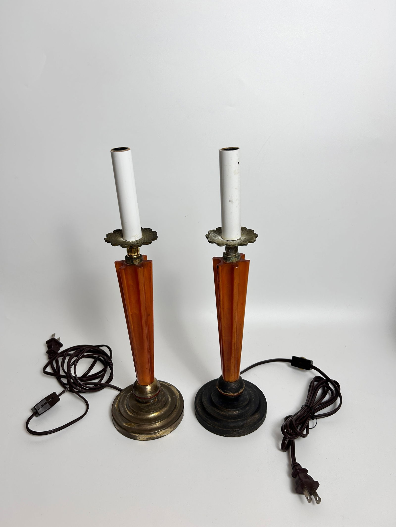 Pr. Vintage Bakelite base Boudoir table LAMPS: Pr. Vintage Bakelite base Boudoir table LAMPS> orange bakelite fluted overall height:> no shades , wiring is fine, lites work============================================