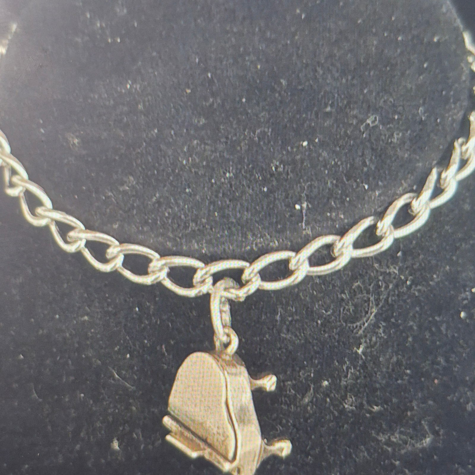 Vtg. Sterling 1950s Bracelet & Wells Grand Piano Charm ~ 6g: Sterling Silver - 1950's 5mm Curb Chain 7" Charm Bracelet - 6gw/ VTG Sterling Silver - WELLS 1950s Grand Piano (opens) Bracelet Charm - 3gComplete Charm Bracelet in excellent condition, piano function