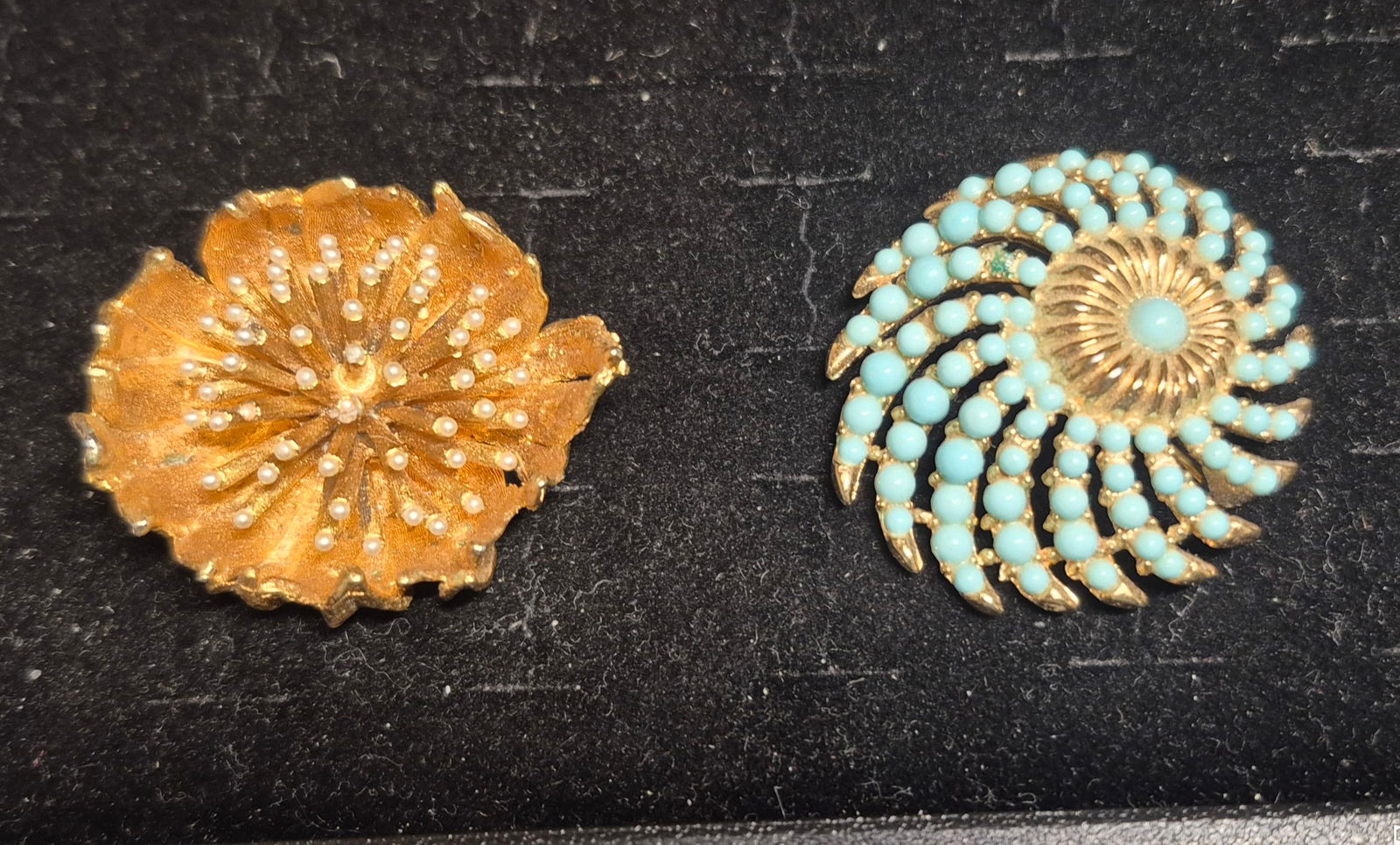 Pair of Vintage marked rare find BROOCHES: Trifari/ Capri [45g]: Pair of Vintage marked rare find BROOCHES > vintage Trifari Turquoise PINWHEEL> vintage CAPRI Pearl Flower OpeningExcellent condition, pins perfect>wgt. 45g> size: 3"dia ea============================